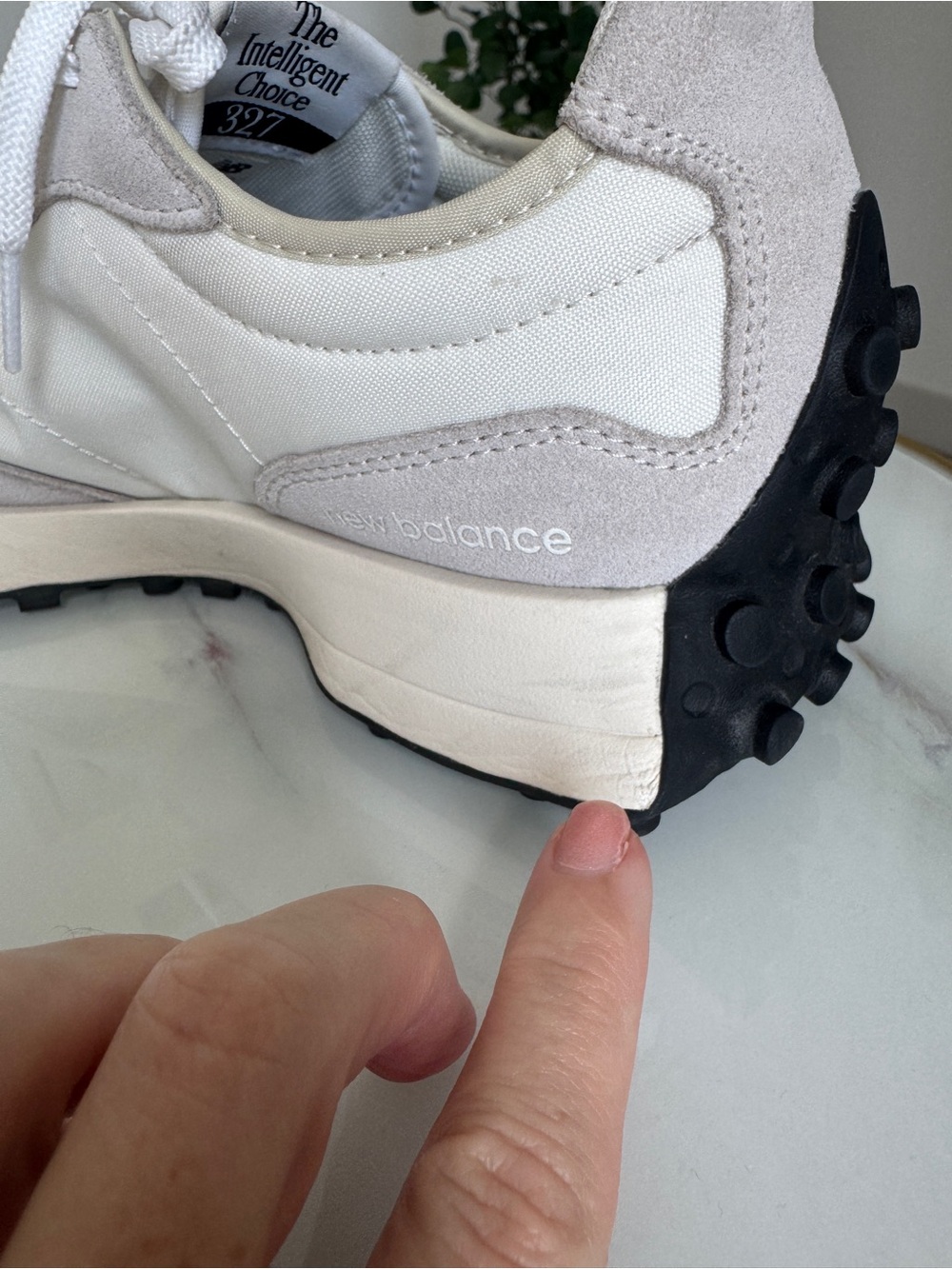 New Balance 327 White and Black Suede-Trim Runner Sneakers Size 8.5 - Picture 14 of 15
